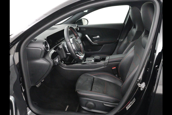 Mercedes-Benz A-Klasse 180 Business Solution AMG | Panoramadak | Carplay | Cruise control | Climate control | DAB+ | Navigatie | Bluetooth | Stoelverwarming | Park assist