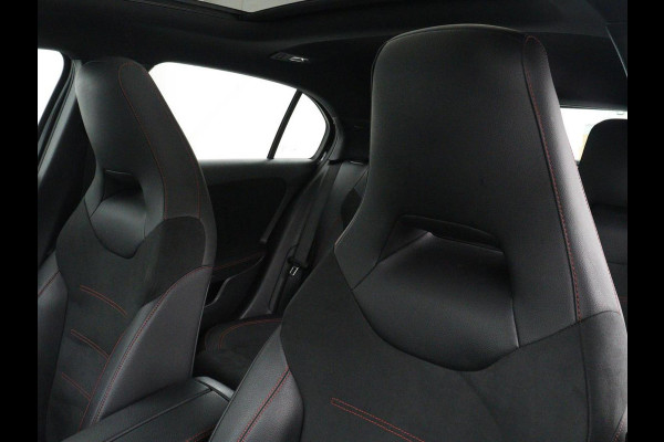Mercedes-Benz A-Klasse 180 Business Solution AMG | Panoramadak | Carplay | Cruise control | Climate control | DAB+ | Navigatie | Bluetooth | Stoelverwarming | Park assist