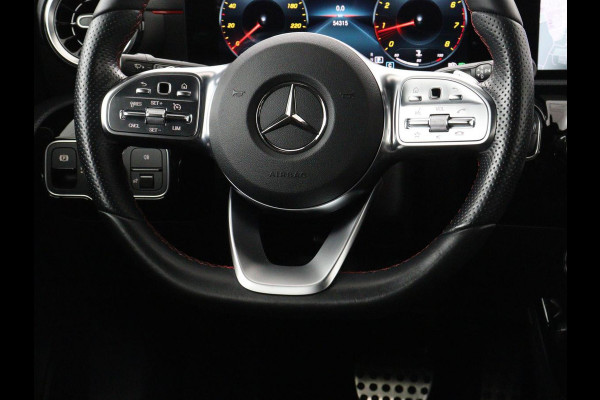 Mercedes-Benz A-Klasse 180 Business Solution AMG | Panoramadak | Carplay | Cruise control | Climate control | DAB+ | Navigatie | Bluetooth | Stoelverwarming | Park assist