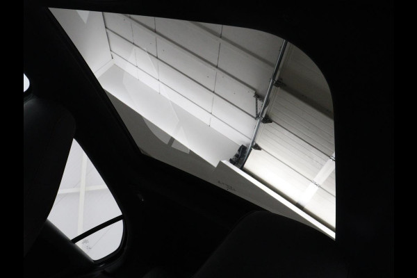 Mercedes-Benz A-Klasse 180 Business Solution AMG | Panoramadak | Carplay | Cruise control | Climate control | DAB+ | Navigatie | Bluetooth | Stoelverwarming | Park assist
