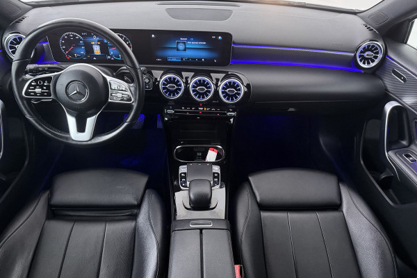 Mercedes-Benz A-Klasse 220 Advantage (SFEERVERLICHTING, NAVIGATIE, CAMERA, STOELVERWARMING, LEDER)