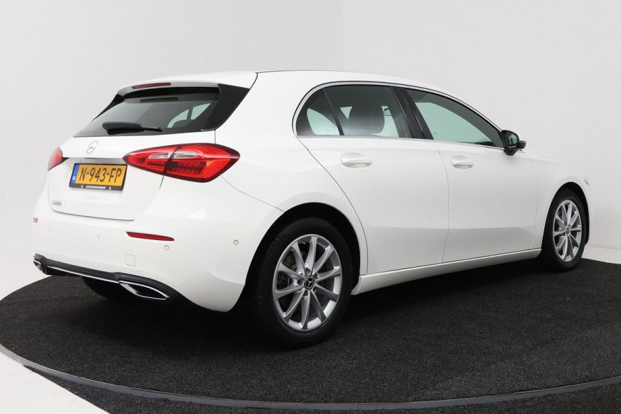Mercedes-Benz A-Klasse 220 Advantage (SFEERVERLICHTING, NAVIGATIE, CAMERA, STOELVERWARMING, LEDER)