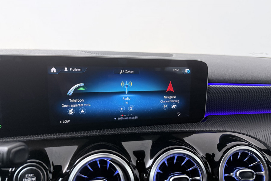 Mercedes-Benz A-Klasse 220 Advantage (SFEERVERLICHTING, NAVIGATIE, CAMERA, STOELVERWARMING, LEDER)