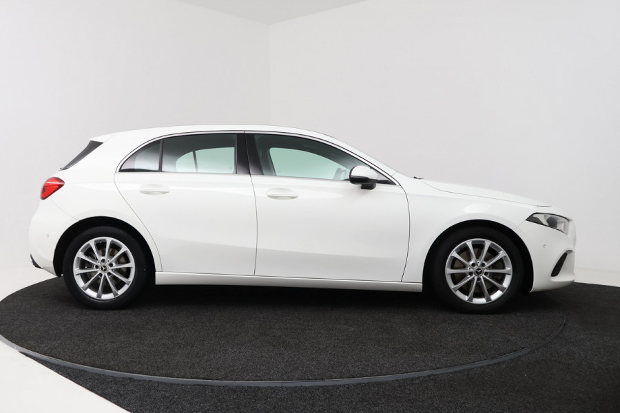Mercedes-Benz A-Klasse 220 Advantage (SFEERVERLICHTING, NAVIGATIE, CAMERA, STOELVERWARMING, LEDER)