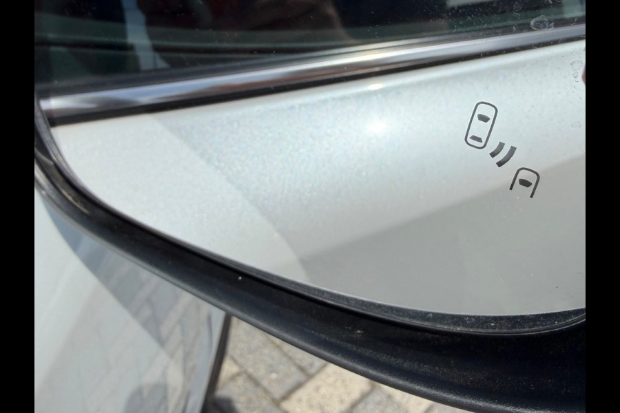 Toyota C-HR 1.8 Hybrid Style 122pk Bi-Tone, CarPlay, Camera, Stoel-stuurverw,