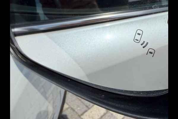 Toyota C-HR 1.8 Hybrid Style 122pk Bi-Tone, CarPlay, Camera, Stoel-stuurverw,
