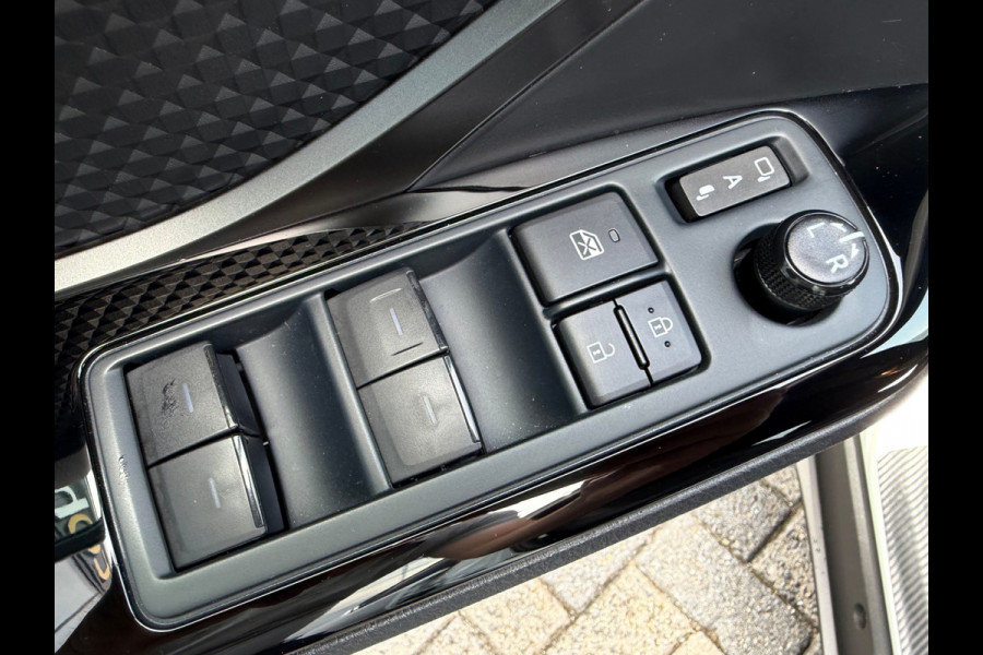 Toyota C-HR 1.8 Hybrid Style 122pk Bi-Tone, CarPlay, Camera, Stoel-stuurverw,