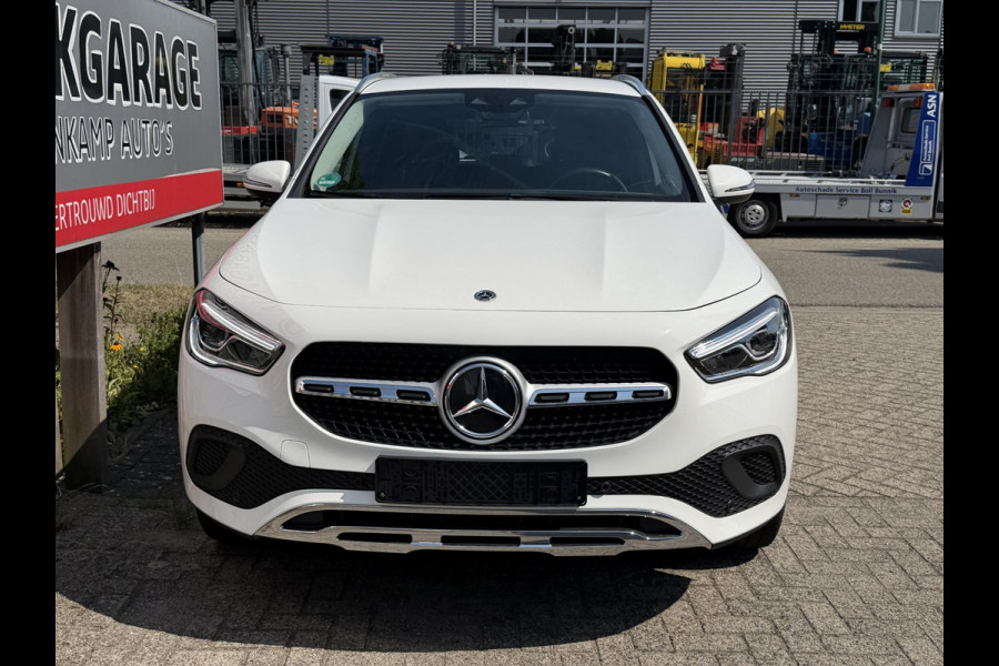 Mercedes-Benz GLA 250 e Business Solution Luxury Limited 18"/Trekhaak/Stoelverwarming/Sfeerverlichting/Camera/PDC v+a/Apple Carplay & Android Auto