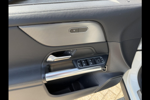 Mercedes-Benz GLA 250 e Business Solution Luxury Limited 18"/Trekhaak/Stoelverwarming/Sfeerverlichting/Camera/PDC v+a/Apple Carplay & Android Auto