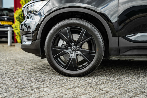 Volvo XC40 | 70 KWH | ALL BLACK | 19' zwart | AppleCarPlay | 1500kg trekgewicht Recharge Plus
