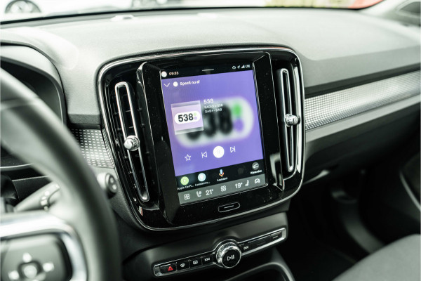 Volvo XC40 | 70 KWH | ALL BLACK | 19' zwart | AppleCarPlay | 1500kg trekgewicht Recharge Plus