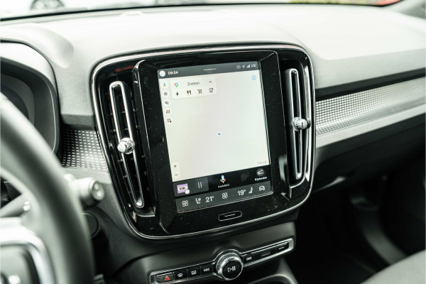 Volvo XC40 | 70 KWH | ALL BLACK | 19' zwart | AppleCarPlay | 1500kg trekgewicht Recharge Plus