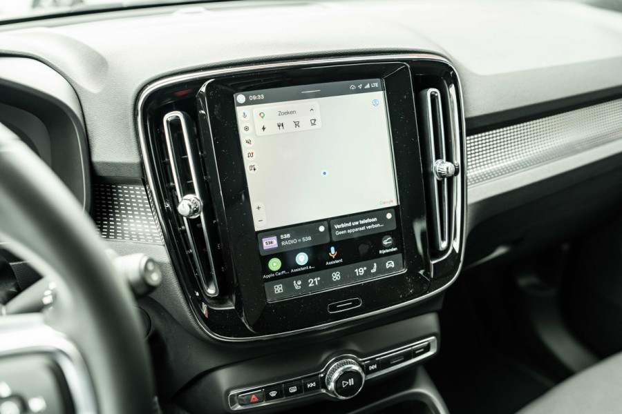 Volvo XC40 | 70 KWH | ALL BLACK | 19' zwart | AppleCarPlay | 1500kg trekgewicht Recharge Plus