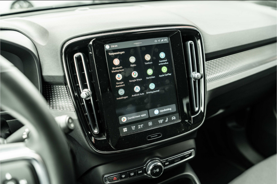Volvo XC40 | 70 KWH | ALL BLACK | 19' zwart | AppleCarPlay | 1500kg trekgewicht Recharge Plus
