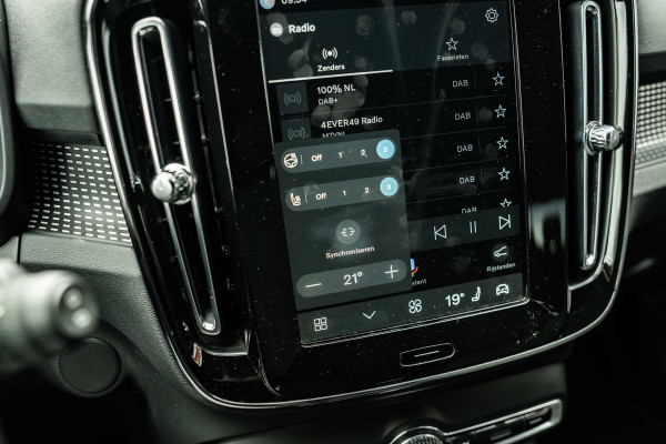 Volvo XC40 | 70 KWH | ALL BLACK | 19' zwart | AppleCarPlay | 1500kg trekgewicht Recharge Plus