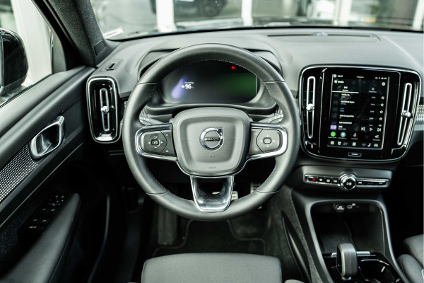 Volvo XC40 | 70 KWH | ALL BLACK | 19' zwart | AppleCarPlay | 1500kg trekgewicht Recharge Plus