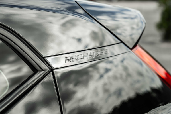 Volvo XC40 | 70 KWH | ALL BLACK | 19' zwart | AppleCarPlay | 1500kg trekgewicht Recharge Plus