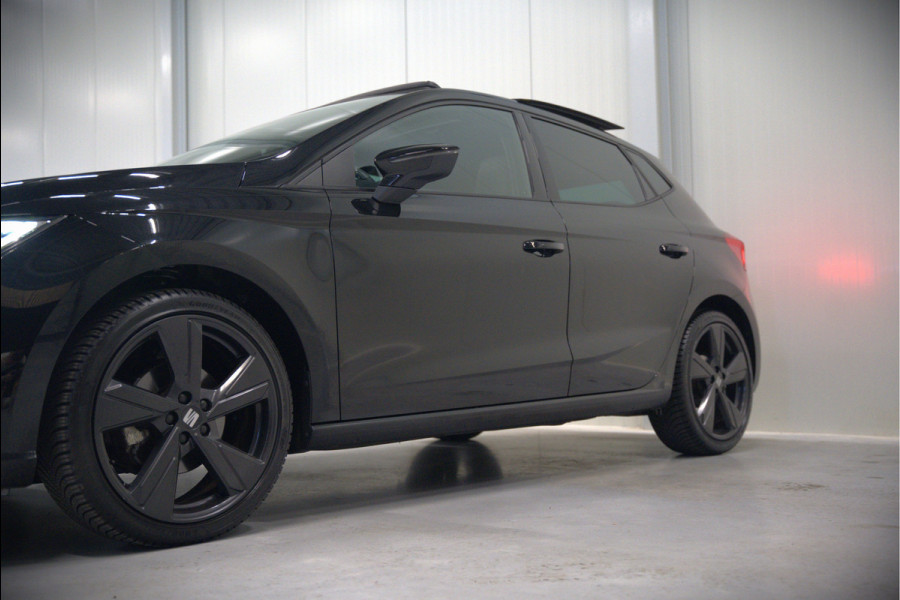 Seat Ibiza 1.5 TSI FR Business Intense Plus | Panoramadak | Stoelverwarming | Apple Carplay | Adaptive Cruise Control | Camera | Navigatie | Ambiance Verlichting | Parkeersensoren | DAB | Digitale Tellers | Dealer Onderhouden