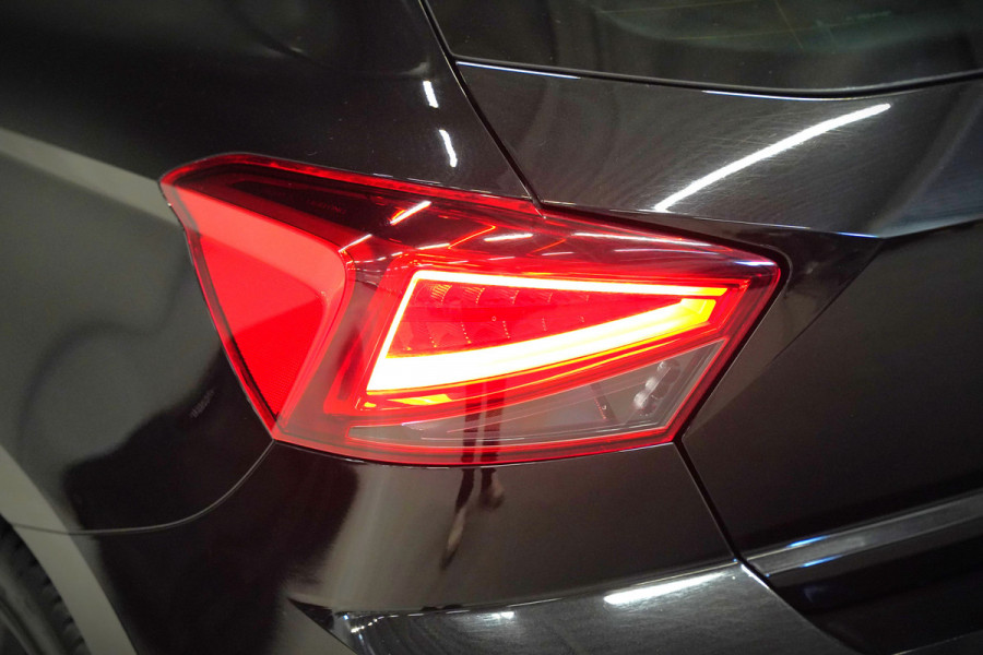 Seat Ibiza 1.5 TSI FR Business Intense Plus | Panoramadak | Stoelverwarming | Apple Carplay | Adaptive Cruise Control | Camera | Navigatie | Ambiance Verlichting | Parkeersensoren | DAB | Digitale Tellers | Dealer Onderhouden