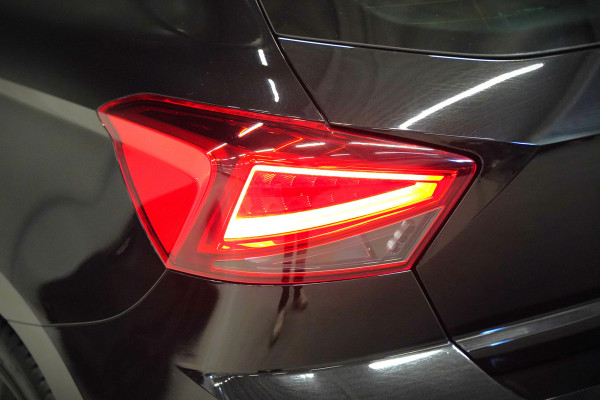 Seat Ibiza 1.5 TSI FR Business Intense Plus | Panoramadak | Stoelverwarming | Apple Carplay | Adaptive Cruise Control | Camera | Navigatie | Ambiance Verlichting | Parkeersensoren | DAB | Digitale Tellers | Dealer Onderhouden