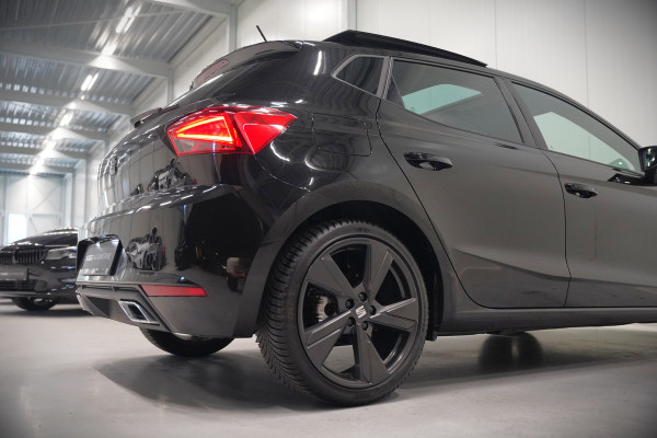 Seat Ibiza 1.5 TSI FR Business Intense Plus | Panoramadak | Stoelverwarming | Apple Carplay | Adaptive Cruise Control | Camera | Navigatie | Ambiance Verlichting | Parkeersensoren | DAB | Digitale Tellers | Dealer Onderhouden