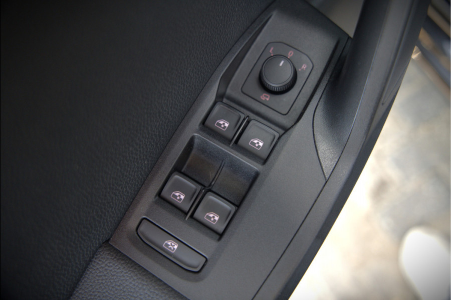 Seat Ibiza 1.5 TSI FR Business Intense Plus | Panoramadak | Stoelverwarming | Apple Carplay | Adaptive Cruise Control | Camera | Navigatie | Ambiance Verlichting | Parkeersensoren | DAB | Digitale Tellers | Dealer Onderhouden