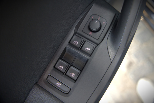 Seat Ibiza 1.5 TSI FR Business Intense Plus | Panoramadak | Stoelverwarming | Apple Carplay | Adaptive Cruise Control | Camera | Navigatie | Ambiance Verlichting | Parkeersensoren | DAB | Digitale Tellers | Dealer Onderhouden