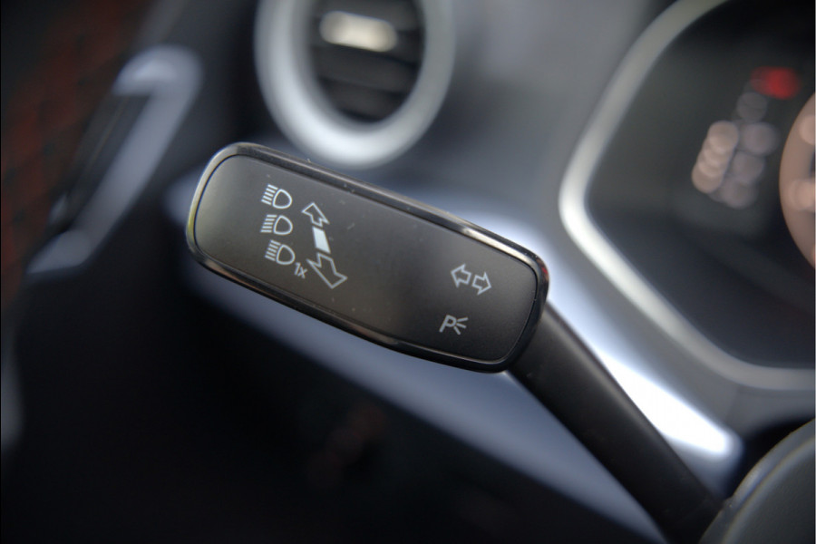 Seat Ibiza 1.5 TSI FR Business Intense Plus | Panoramadak | Stoelverwarming | Apple Carplay | Adaptive Cruise Control | Camera | Navigatie | Ambiance Verlichting | Parkeersensoren | DAB | Digitale Tellers | Dealer Onderhouden