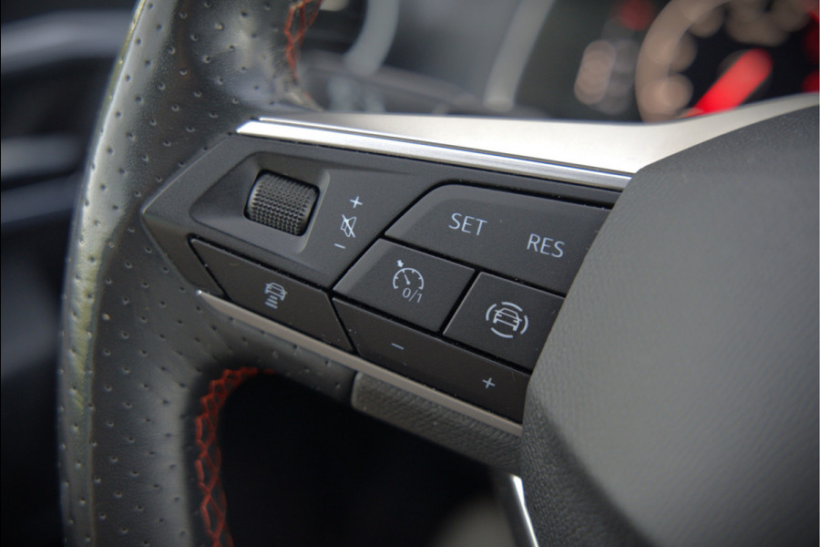 Seat Ibiza 1.5 TSI FR Business Intense Plus | Panoramadak | Stoelverwarming | Apple Carplay | Adaptive Cruise Control | Camera | Navigatie | Ambiance Verlichting | Parkeersensoren | DAB | Digitale Tellers | Dealer Onderhouden