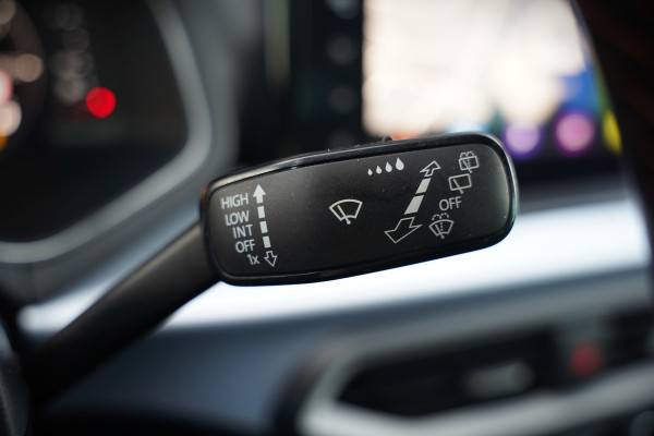 Seat Ibiza 1.5 TSI FR Business Intense Plus | Panoramadak | Stoelverwarming | Apple Carplay | Adaptive Cruise Control | Camera | Navigatie | Ambiance Verlichting | Parkeersensoren | DAB | Digitale Tellers | Dealer Onderhouden