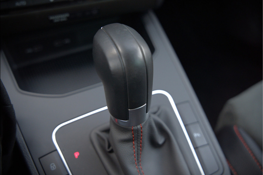 Seat Ibiza 1.5 TSI FR Business Intense Plus | Panoramadak | Stoelverwarming | Apple Carplay | Adaptive Cruise Control | Camera | Navigatie | Ambiance Verlichting | Parkeersensoren | DAB | Digitale Tellers | Dealer Onderhouden