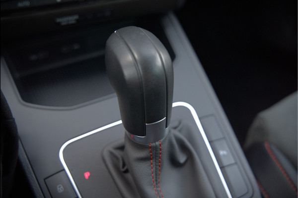 Seat Ibiza 1.5 TSI FR Business Intense Plus | Panoramadak | Stoelverwarming | Apple Carplay | Adaptive Cruise Control | Camera | Navigatie | Ambiance Verlichting | Parkeersensoren | DAB | Digitale Tellers | Dealer Onderhouden