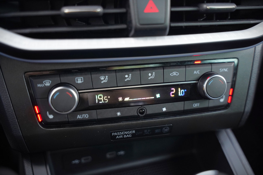 Seat Ibiza 1.5 TSI FR Business Intense Plus | Panoramadak | Stoelverwarming | Apple Carplay | Adaptive Cruise Control | Camera | Navigatie | Ambiance Verlichting | Parkeersensoren | DAB | Digitale Tellers | Dealer Onderhouden