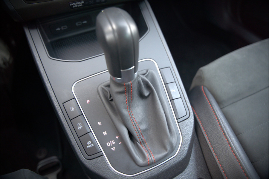 Seat Ibiza 1.5 TSI FR Business Intense Plus | Panoramadak | Stoelverwarming | Apple Carplay | Adaptive Cruise Control | Camera | Navigatie | Ambiance Verlichting | Parkeersensoren | DAB | Digitale Tellers | Dealer Onderhouden
