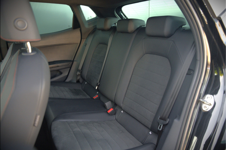 Seat Ibiza 1.5 TSI FR Business Intense Plus | Panoramadak | Stoelverwarming | Apple Carplay | Adaptive Cruise Control | Camera | Navigatie | Ambiance Verlichting | Parkeersensoren | DAB | Digitale Tellers | Dealer Onderhouden