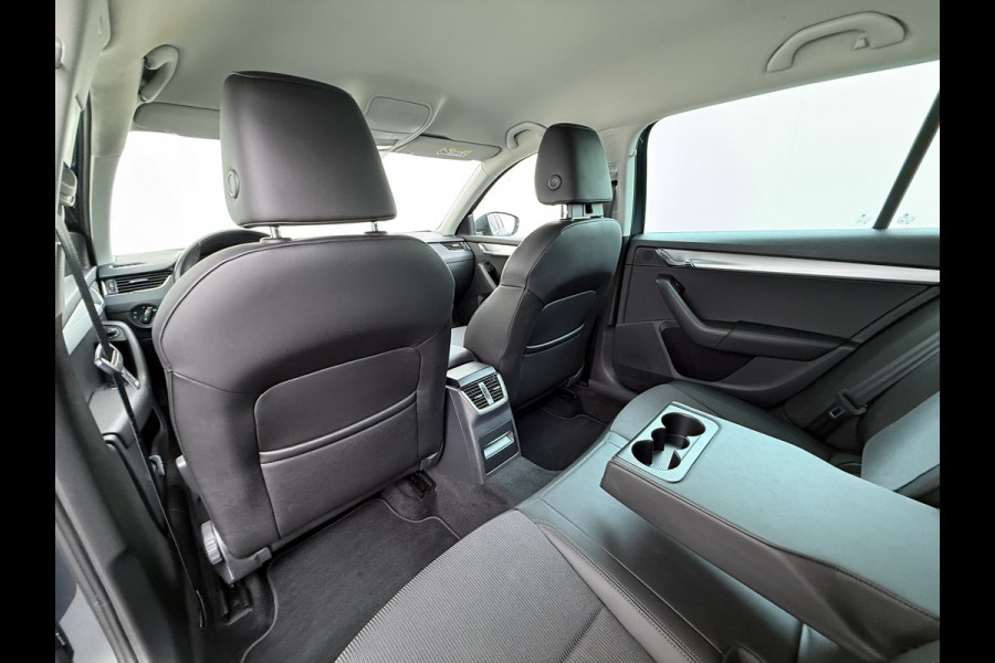 Škoda Octavia Combi 1.5TSI 150PK Automaat Stoelverwarming Apple Carplay Android Auto Navi Ecc Pdc Business Edition Isofix Cruise Control Led Lmv Bluetooth 1e Eigenaar Dealeronderhouden Origineel Nederlandse Auto