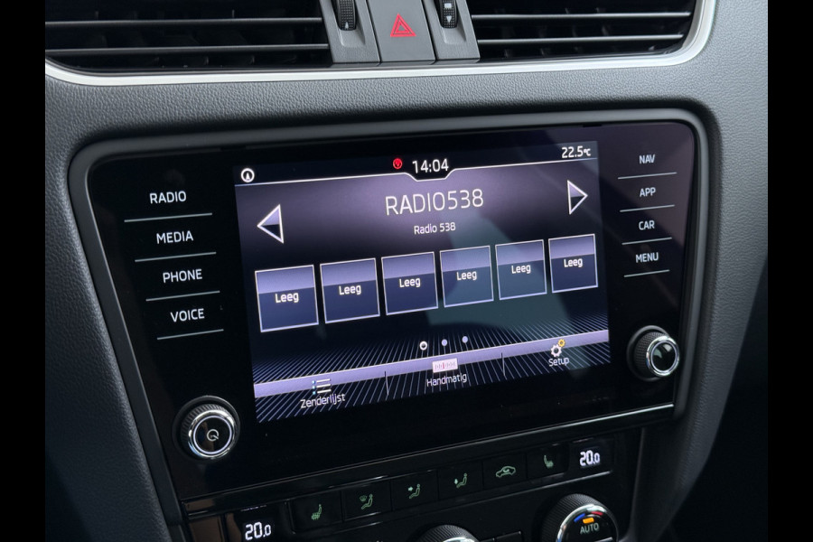 Škoda Octavia Combi 1.5TSI 150PK Automaat Stoelverwarming Apple Carplay Android Auto Navi Ecc Pdc Business Edition Isofix Cruise Control Led Lmv Bluetooth 1e Eigenaar Dealeronderhouden Origineel Nederlandse Auto