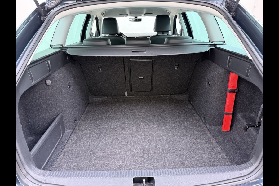 Škoda Octavia Combi 1.5TSI 150PK Automaat Stoelverwarming Apple Carplay Android Auto Navi Ecc Pdc Business Edition Isofix Cruise Control Led Lmv Bluetooth 1e Eigenaar Dealeronderhouden Origineel Nederlandse Auto