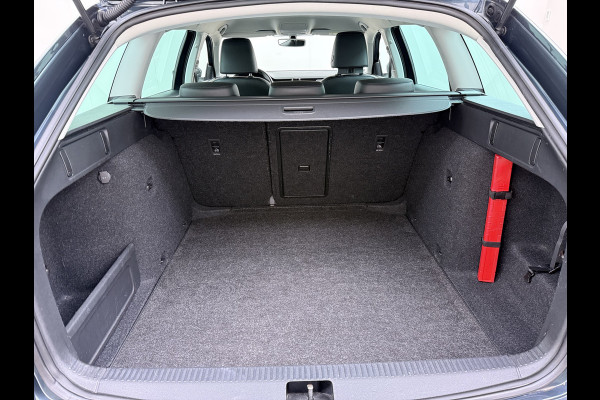 Škoda Octavia Combi 1.5TSI 150PK Automaat Stoelverwarming Apple Carplay Android Auto Navi Ecc Pdc Business Edition Isofix Cruise Control Led Lmv Bluetooth 1e Eigenaar Dealeronderhouden Origineel Nederlandse Auto