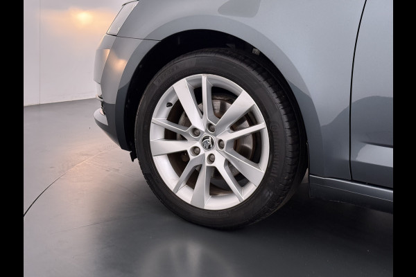 Škoda Octavia Combi 1.5TSI 150PK Automaat Stoelverwarming Apple Carplay Android Auto Navi Ecc Pdc Business Edition Isofix Cruise Control Led Lmv Bluetooth 1e Eigenaar Dealeronderhouden Origineel Nederlandse Auto