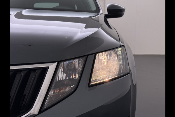 Škoda Octavia Combi 1.5TSI 150PK Automaat Stoelverwarming Apple Carplay Android Auto Navi Ecc Pdc Business Edition Isofix Cruise Control Led Lmv Bluetooth 1e Eigenaar Dealeronderhouden Origineel Nederlandse Auto