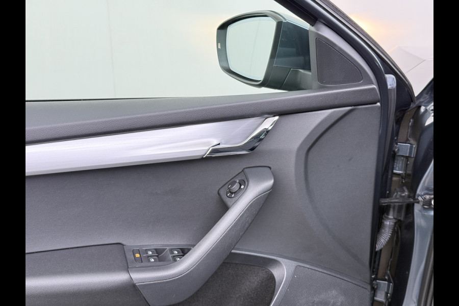 Škoda Octavia Combi 1.5TSI 150PK Automaat Stoelverwarming Apple Carplay Android Auto Navi Ecc Pdc Business Edition Isofix Cruise Control Led Lmv Bluetooth 1e Eigenaar Dealeronderhouden Origineel Nederlandse Auto