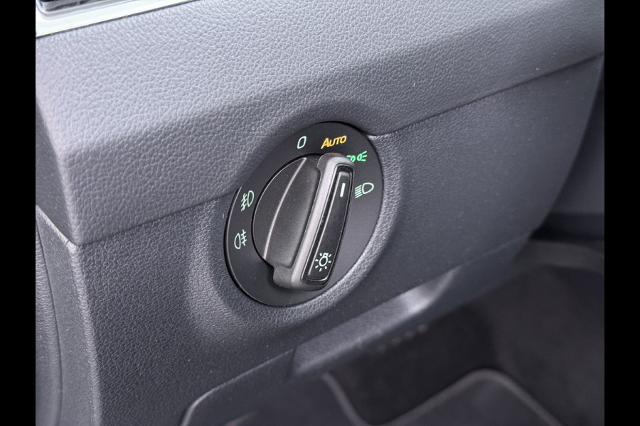 Škoda Octavia Combi 1.5TSI 150PK Automaat Stoelverwarming Apple Carplay Android Auto Navi Ecc Pdc Business Edition Isofix Cruise Control Led Lmv Bluetooth 1e Eigenaar Dealeronderhouden Origineel Nederlandse Auto
