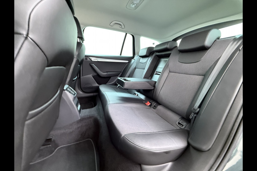 Škoda Octavia Combi 1.5TSI 150PK Automaat Stoelverwarming Apple Carplay Android Auto Navi Ecc Pdc Business Edition Isofix Cruise Control Led Lmv Bluetooth 1e Eigenaar Dealeronderhouden Origineel Nederlandse Auto
