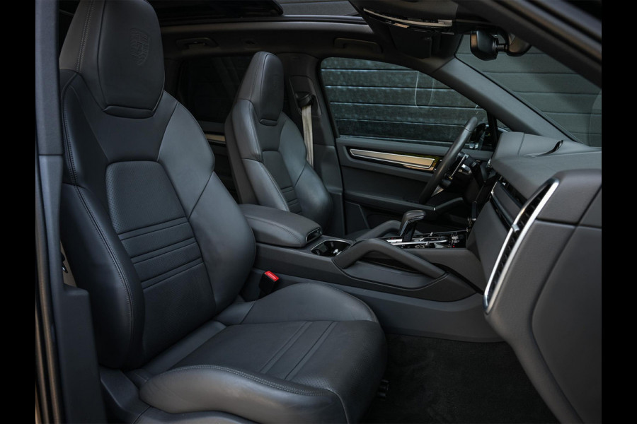 Porsche Cayenne 3.0 E-Hybrid Platinum Edition | Panoramadak | 360 Camera | Bose | Sport Chrono | Ambiance Verlichting | Stoelverwarming V+A | Luchtvering |