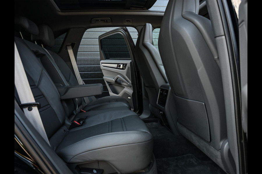 Porsche Cayenne 3.0 E-Hybrid Platinum Edition | Panoramadak | 360 Camera | Bose | Sport Chrono | Ambiance Verlichting | Stoelverwarming V+A | Luchtvering |