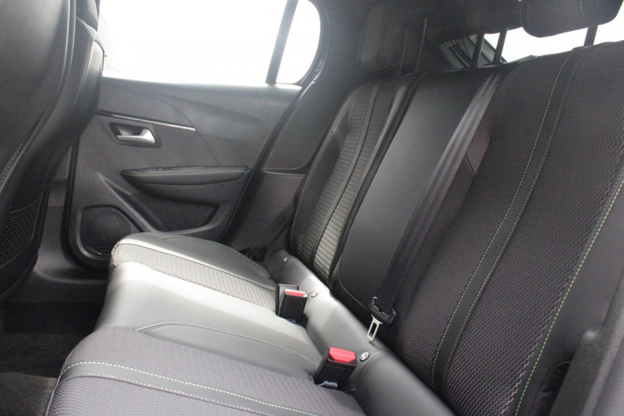 Peugeot 208 1.2 Hybrid 145PK AUTOMAAT GT | CAMERA VOOR + ACHTER | NAVIGATIE | DRAADLOZE APPLE CARPLAY/ANDROID AUTO | FULL LED KOPLAMPEN | LICHTMETALEN VELGEN 17" | DODEHOEK DETECTIE | DRAADLOZE TELEFOONLADER | KEYLESS ENTRY/START | DAB+ RADIO | ADAPTIVE CRUISE CONTROL |