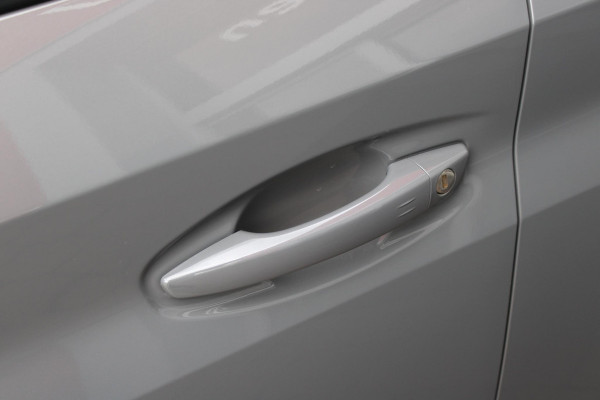 Peugeot 208 1.2 Hybrid 145PK AUTOMAAT GT | CAMERA VOOR + ACHTER | NAVIGATIE | DRAADLOZE APPLE CARPLAY/ANDROID AUTO | FULL LED KOPLAMPEN | LICHTMETALEN VELGEN 17" | DODEHOEK DETECTIE | DRAADLOZE TELEFOONLADER | KEYLESS ENTRY/START | DAB+ RADIO | ADAPTIVE CRUISE CONTROL |