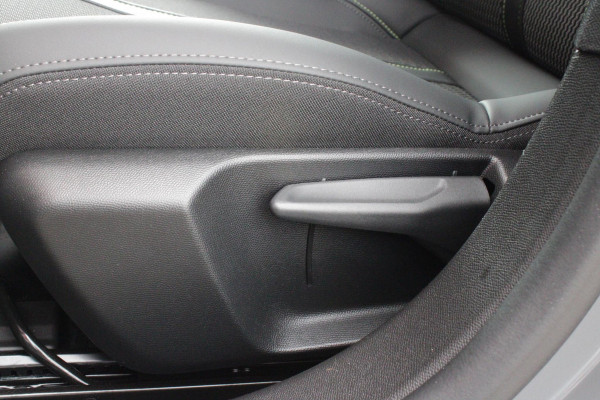 Peugeot 208 1.2 Hybrid 145PK AUTOMAAT GT | CAMERA VOOR + ACHTER | NAVIGATIE | DRAADLOZE APPLE CARPLAY/ANDROID AUTO | FULL LED KOPLAMPEN | LICHTMETALEN VELGEN 17" | DODEHOEK DETECTIE | DRAADLOZE TELEFOONLADER | KEYLESS ENTRY/START | DAB+ RADIO | ADAPTIVE CRUISE CONTROL |