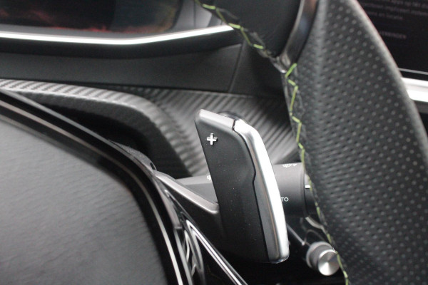 Peugeot 208 1.2 Hybrid 145PK AUTOMAAT GT | CAMERA VOOR + ACHTER | NAVIGATIE | DRAADLOZE APPLE CARPLAY/ANDROID AUTO | FULL LED KOPLAMPEN | LICHTMETALEN VELGEN 17" | DODEHOEK DETECTIE | DRAADLOZE TELEFOONLADER | KEYLESS ENTRY/START | DAB+ RADIO | ADAPTIVE CRUISE CONTROL |